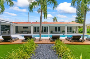 Exclusive Retreat Poolside Oasis and Entertainment L49